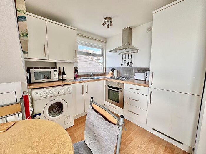 1 Bedroom Flat For Sale In Southbourne Overcliff Drive, Southbourne, Bournemouth, BH6