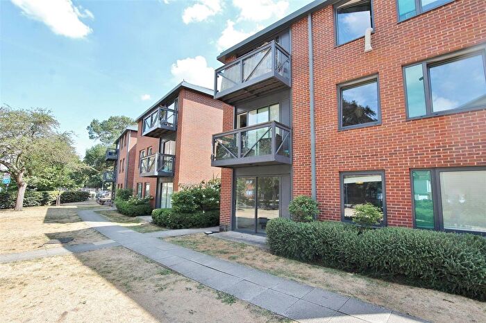 2 Bedroom Flat To Rent In Union Lane, Isleworth, TW7