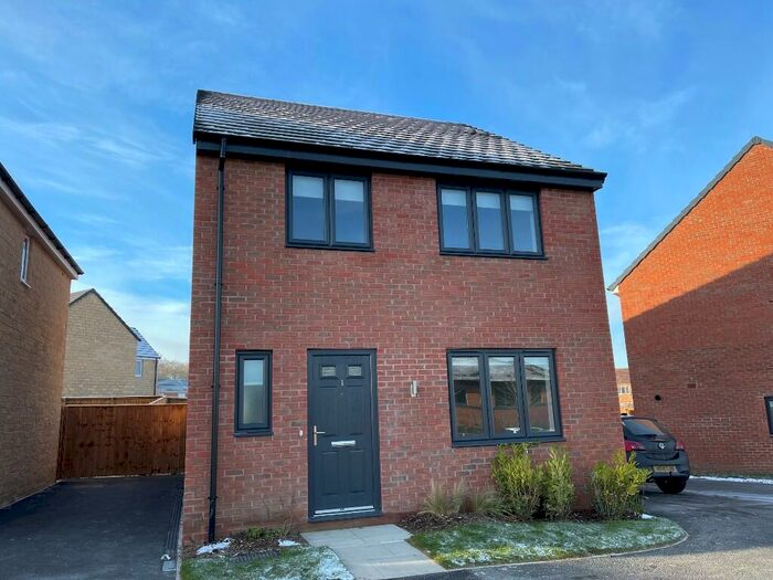 4 Bedroom Detached House To Rent In Limestone Avenue, Clay Cross, Chesterfield, S45