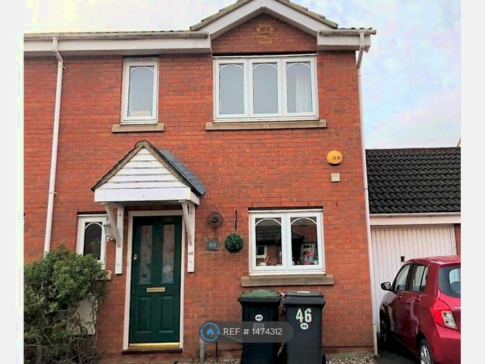 3 Bedroom Semi-Detached House To Rent In Reynolds Close, Biggleswade, SG18