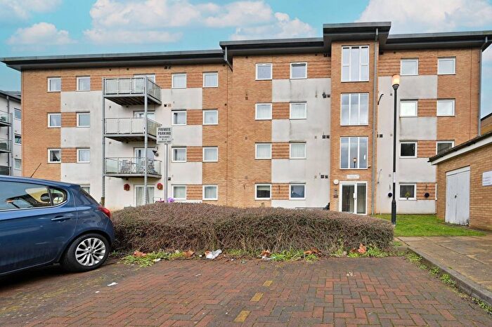 1 Bedroom Flat For Sale In Gloucester Court, Watford, WD18