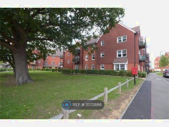 2 Bedroom Flat To Rent In Pintail Court, Horley, RH6
