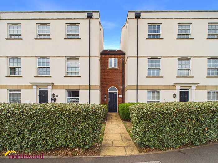 2 Bedroom Flat To Rent In Wardington Road, Banbury, OX16