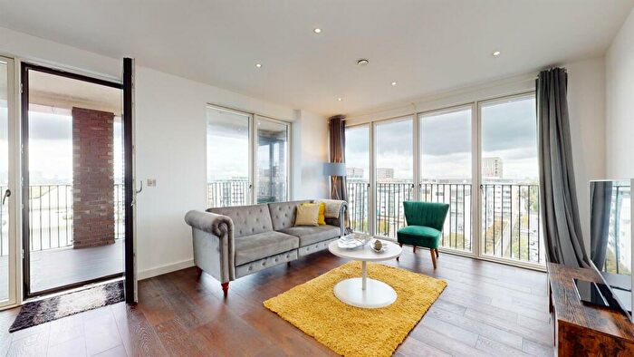 2 Bedroom Apartment To Rent In Lock Side Way, London, E16