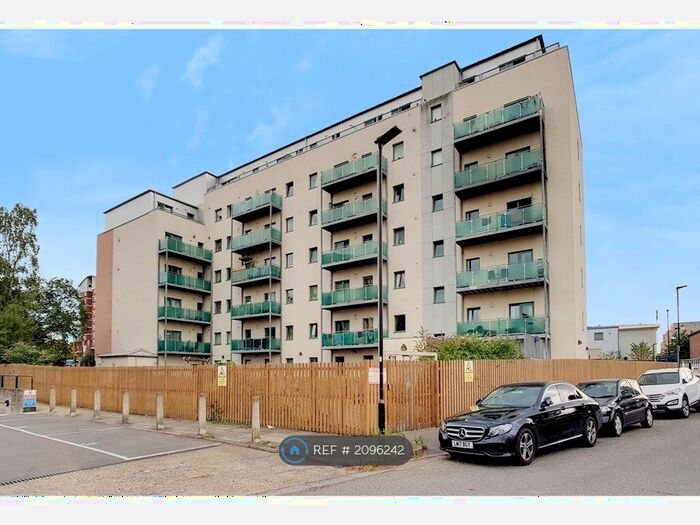 2 Bedroom Flat To Rent In Bellvue Court, Hounslow, TW3
