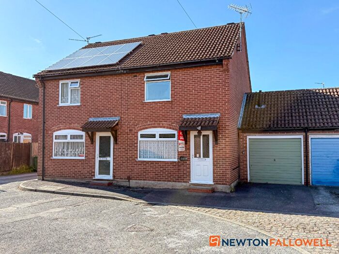 2 Bedroom Semi-Detached House For Sale In Pelham Close, Newark, NG24