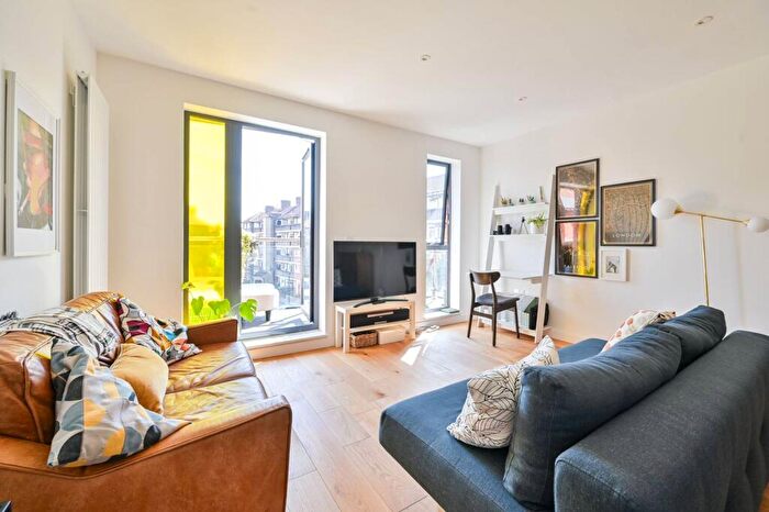 2 Bedroom Flat For Sale In Waleorde Road, Elephant And Castle, London, SE17