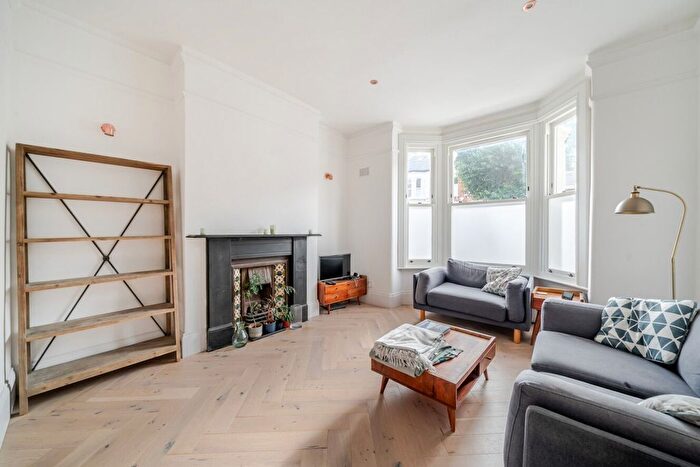 3 Bedroom Flat To Rent In Gosberton Road, London, SW12