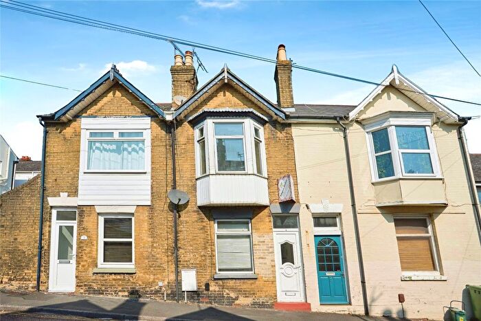 2 Bedroom Terraced House For Sale In Bridge Road, Cowes, Isle Of Wight, PO31