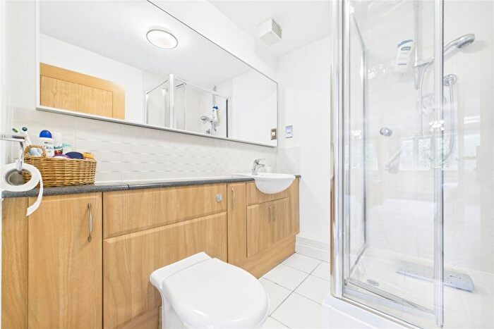 2 Bedroom Apartment For Sale In Shoppenhangers Road, Maidenhead, Berkshire, SL6