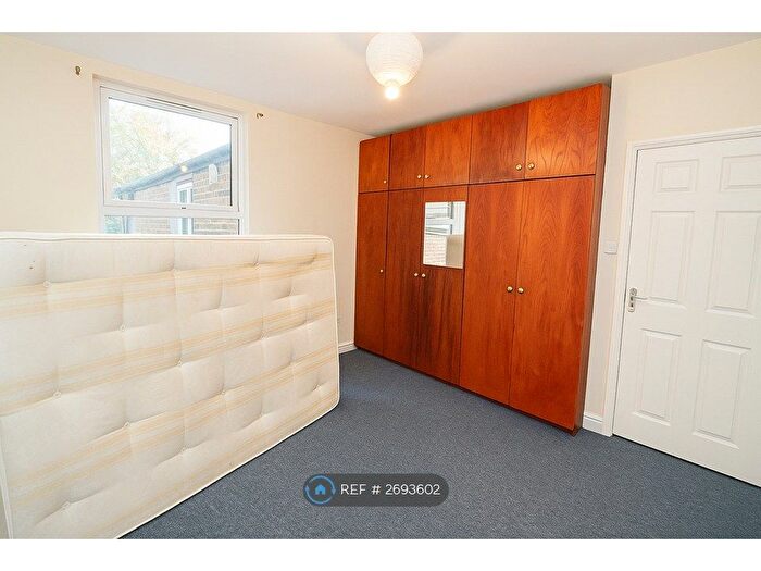 3 Bedroom Flat To Rent In Scotts Road, London, E10