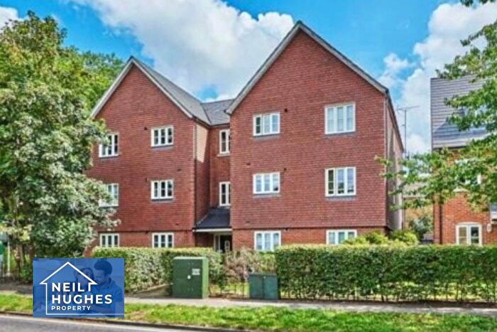 2 Bedroom Flat For Sale In Page Place, Frogmore, St. Albans, Hertfordshire, AL2