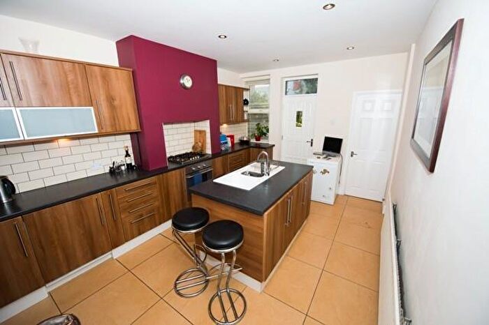 3 Bedroom Town House To Rent In Louth Road, Sheffield, S11