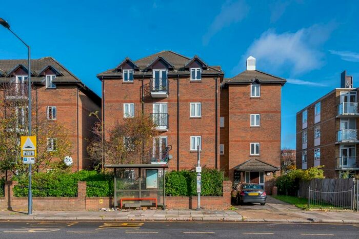 2 Bedroom Flat For Sale In Brondesbury Park, Brondesbury Park, London, NW6
