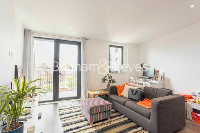 1 Bedroom Flat To Rent In Woolwich High Street, Woolwich, SE18