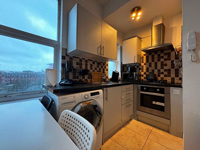 2 Bedroom Flat To Rent In City Road, Bristol, Tp, Gb, BS2