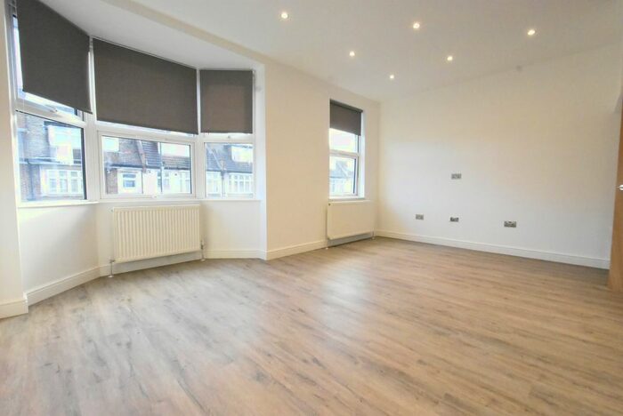 2 Bedroom Flat To Rent In Lower Addiscombe Road, Addiscombe, Croydon, CR0