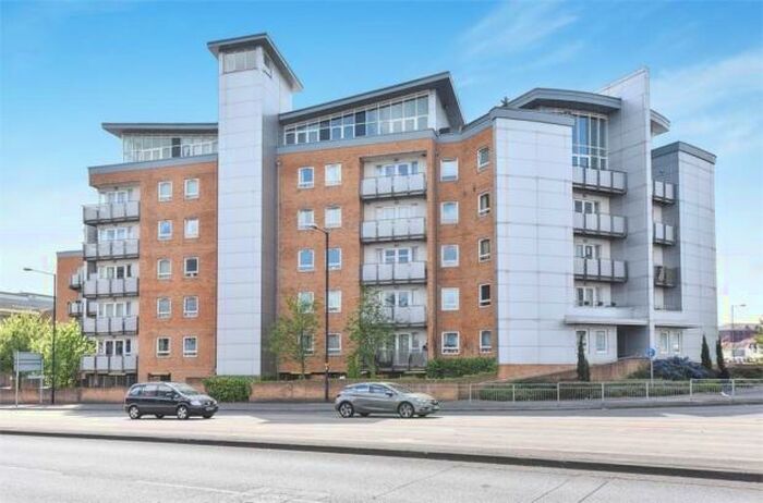 1 Bedroom Flat To Rent In Tuns Lane, Slough, SL1