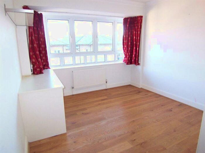 2 Bedroom Apartment To Rent In Trent House, May Bate Avenue, Kingston, KT2