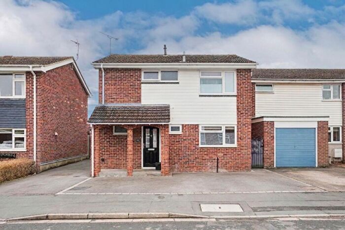 3 Bedroom Detached House For Sale In Colne Close, Grove, OX12