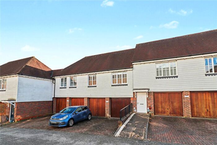 2 Bedroom Maisonette For Sale In Farriers Lea, Haywards Heath, West Sussex, RH16
