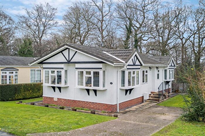 2 Bedroom Park Home For Sale In Wyatts Covert, Denham, UB9