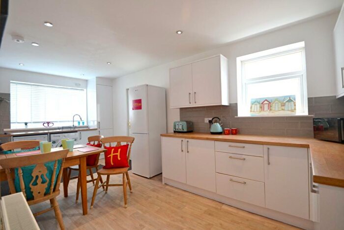 4 Bedroom Semi-Detached House To Rent In Letcombe Road, Clifton, Nottingham, NG11