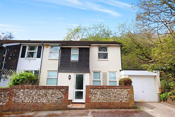 2 Bedroom End Of Terrace House To Rent In Station Road, Preston, Brighton, BN1