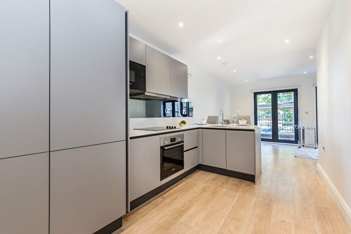 3 Bedroom Flat To Rent In Gunnersbury Avenue, London, W5