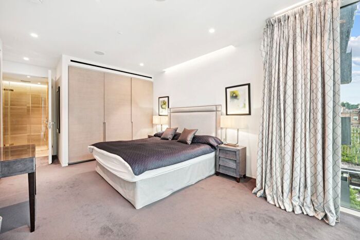 2 Bedroom Flat To Rent In Buckingham Palace Road, Westminster, SW1W