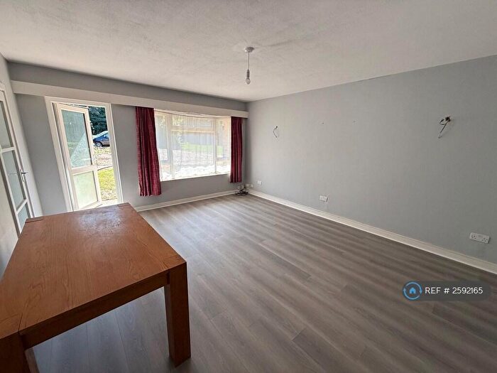 2 Bedroom Flat To Rent In Cedar Road, Sutton, SM2