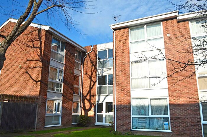 2 Bedroom Flat To Rent In Oakley Close, Middlesex, TW7