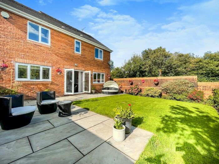 4 Bedroom Detached House For Sale In Maes Y Ffynnon, Llannon, Llanelli, Carmarthenshire, SA14
