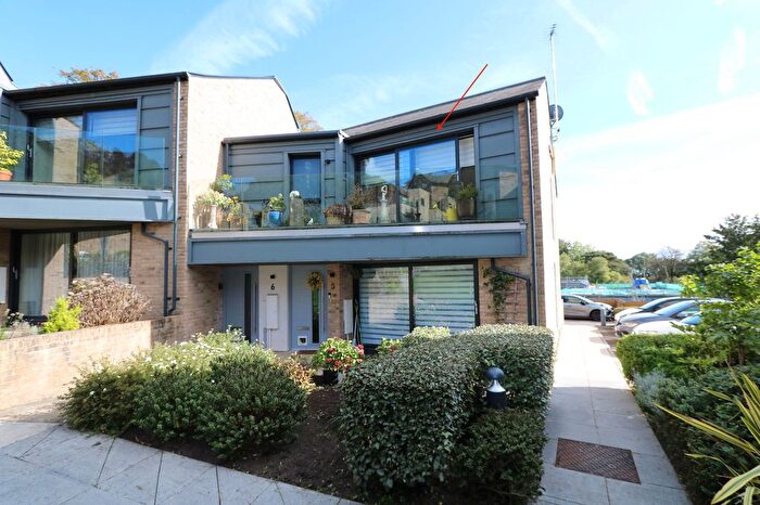 2 Bedroom Flat For Sale In Bryneithin, Dinas Powys, CF64