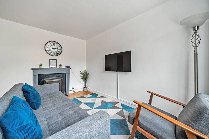 5 Bedroom Terraced House To Rent In Carlile Close, Bow, London, E3