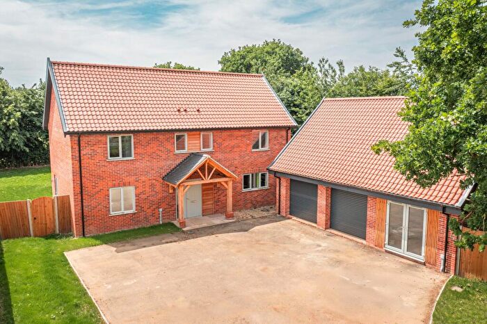 5 Bedroom Detached House For Sale In Chain Free On A Spacious Corner Plot In Mattishall, NR20