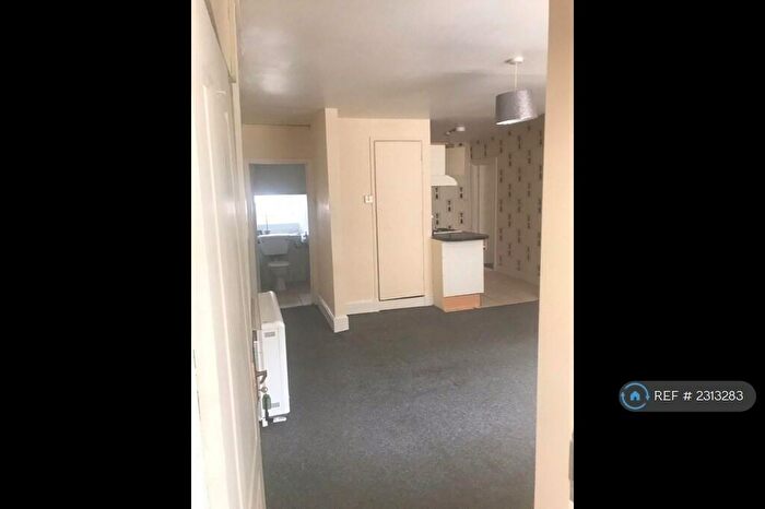2 Bedroom Flat To Rent In Bridge Street, Newcastle Emlyn, SA38