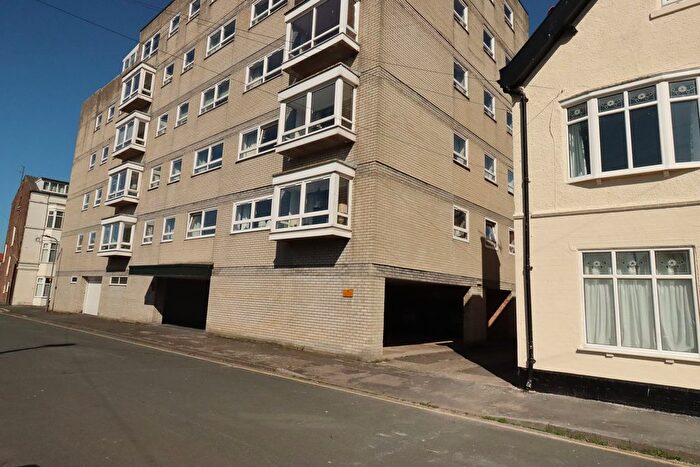 3 Bedroom Flat For Sale In Melville Court, Filey, YO14