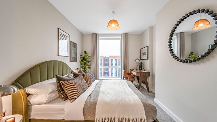 2 Bedroom Flat For Sale In Glengall Road, London, SE15