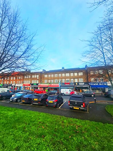 3 Bedroom Maisonette To Rent In Claybury Broadway, Ilford, IG5