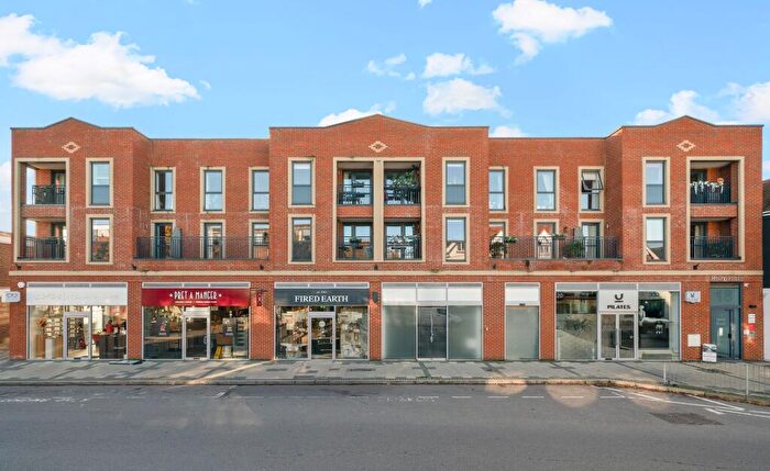 1 Bedroom Flat For Sale In High Street, Holly Place, KT11