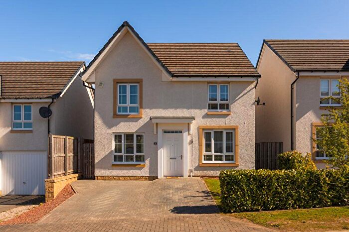 4 Bedroom Detached Villa For Sale In Cowdenfoot Gardens, Dalkeith, EH22