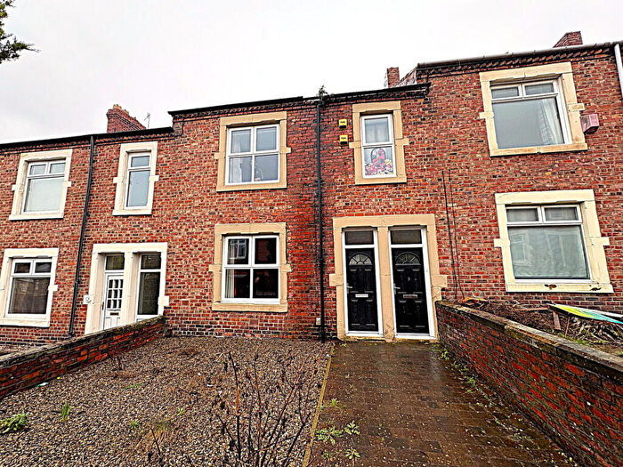 2 Bedroom Flat For Sale In Axwell Terrace, Newcastle Upon Tyne, NE16