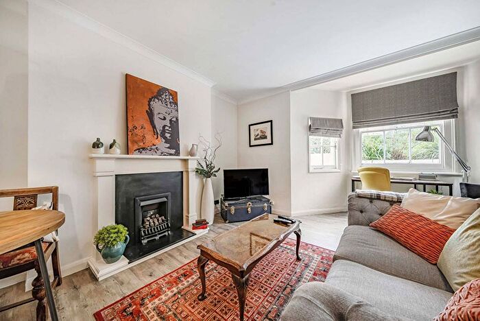 1 Bedroom Flat To Rent In The Barons, St Margarets, Twickenham, TW1