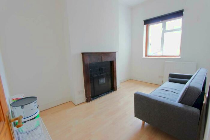 2 Bedroom Apartment To Rent In Rectory Road, London, N16