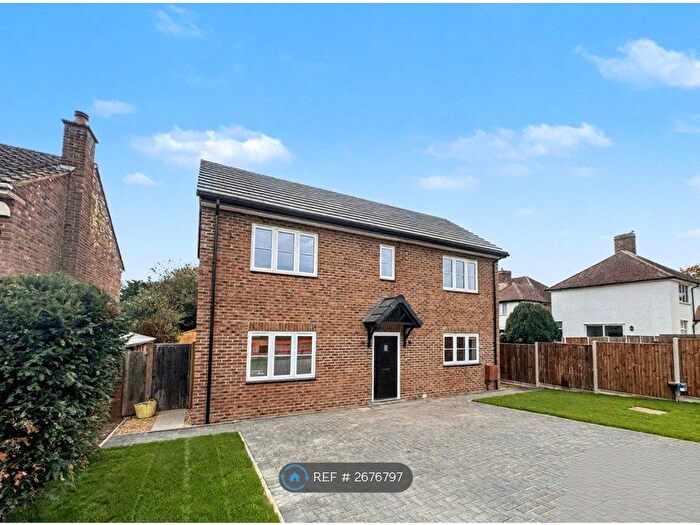 3 Bedroom Detached House To Rent In Stancliffe Road, Bedford, MK41