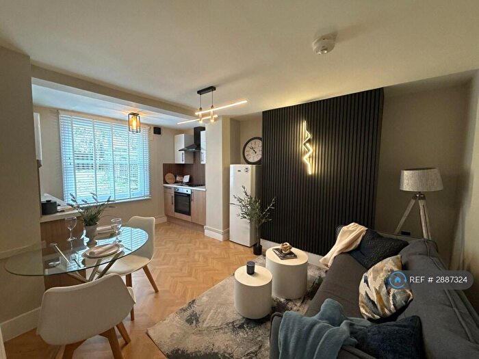 3 Bedroom Flat To Rent In St. Stephens Grove, London, SE13