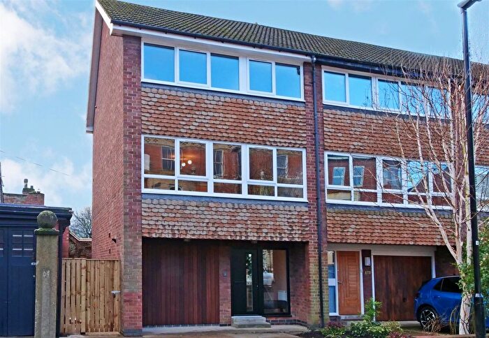 4 Bedroom Terraced House For Sale In Sycamore Place, York, YO30