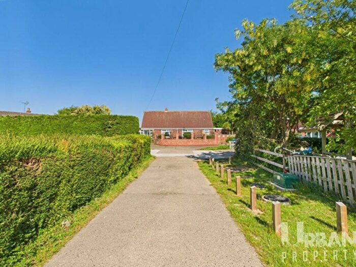 3 Bedroom Bungalow For Sale In Cherry Cob Sands Estate, Bellcroft Lane, Thorngumbald, HU12