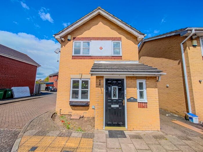 2 Bedroom Detached House To Rent In Kentlea Road, West Thamesmead, London, SE28